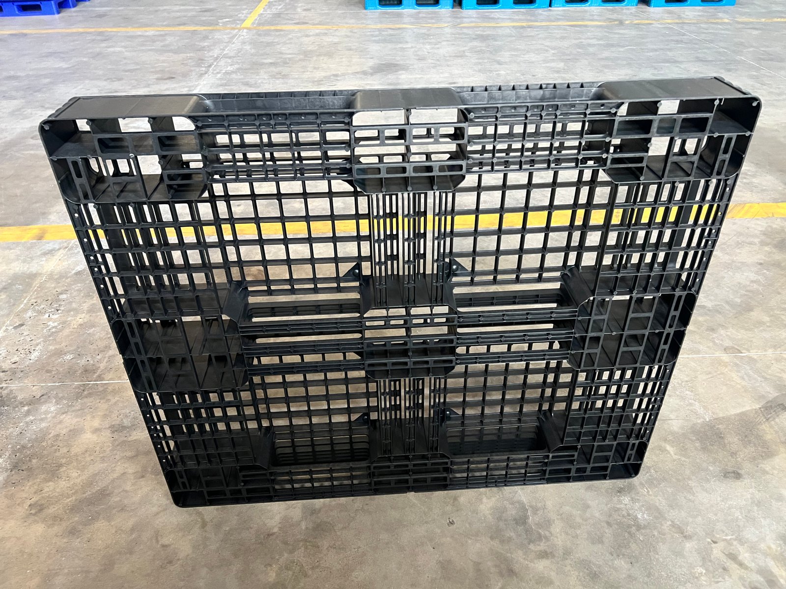 Plastic Pallet T-4 Black (1200x1000x120 mm)